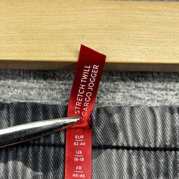 Spanx Cargo Camouflage Jogger Pants Women Size Large Gray Casual Stretch Pull Up - Picture 4 of 10